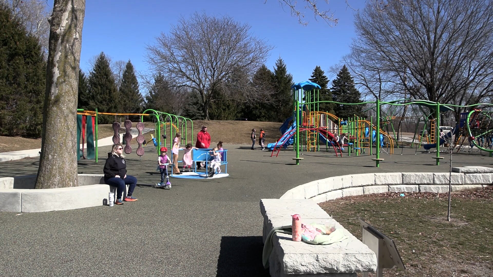 Warm temperatures bring families to Faurot Park for early spring fun